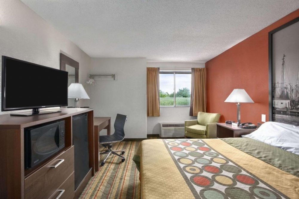 Super 8 by Wyndham West Haven Main image